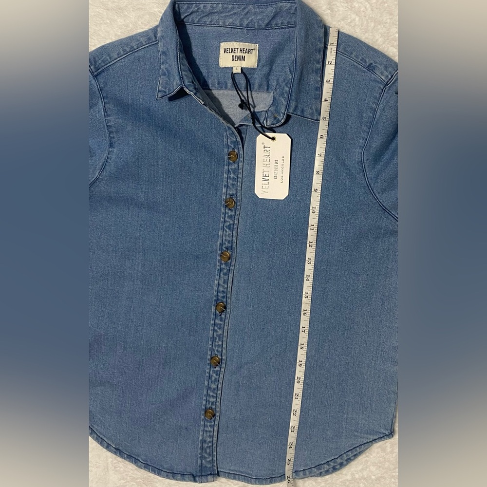 Velvet Heart Light Wash Denim Short Sleeve Button Down Shirt - Size Large - Picture 8 of 9